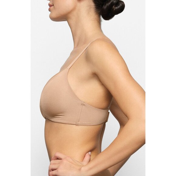 🆕SKIMS Push-Up Plunge Wireless Form Bra 34DDD Beige - Picture 3 of 11
